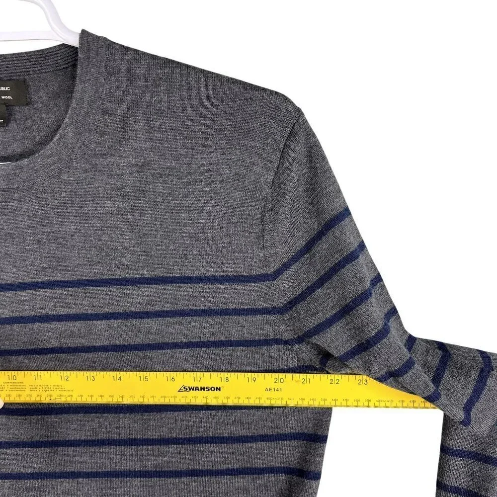 Banana Republic Mens L 100% Merino Wool Gray Navy Striped Sweater Quiet Luxury